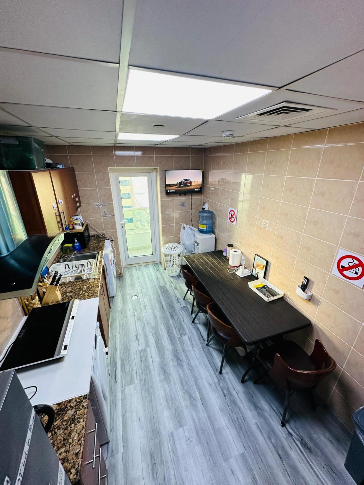 Urban Panda Hostel Marina Dubaï Extérieur photo